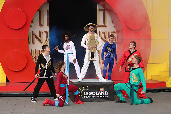 multimediale LEGO NINJAGO Sommershow 2021 auf der LEGO Arena Bühne  (©Foto: Martin Schmitz)